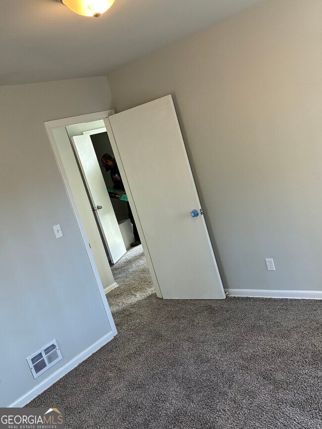 Building Photo - 3992 Maplewood Dr