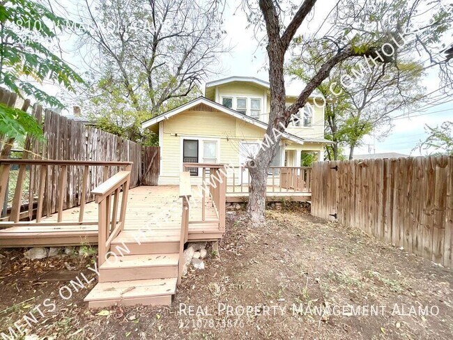 Building Photo - 810 W Magnolia Ave