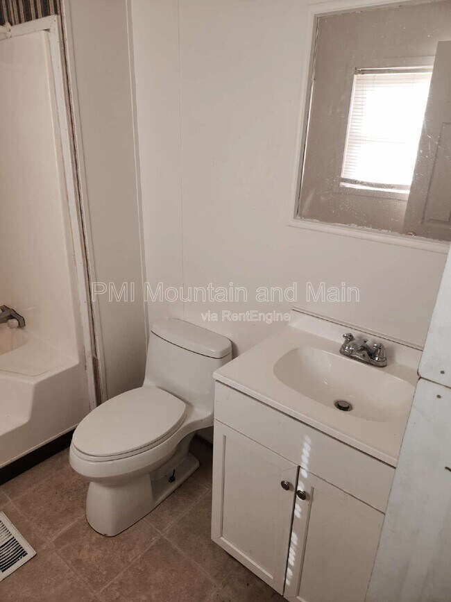 Building Photo - 17 Misty Mountain Way