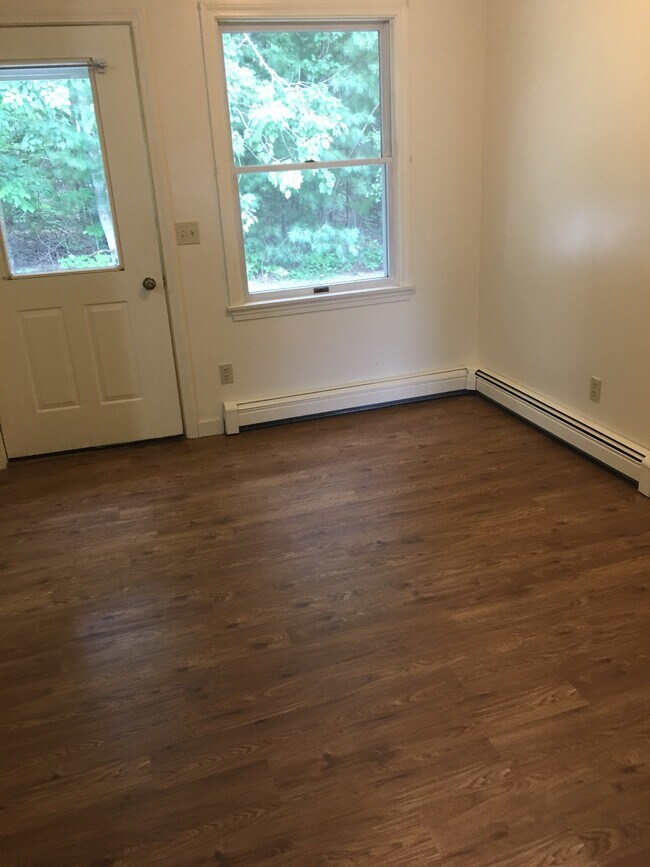 Building Photo - 9 Circle Dr