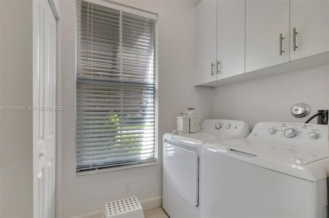 Building Photo - 6657 Quiet Wave Trl