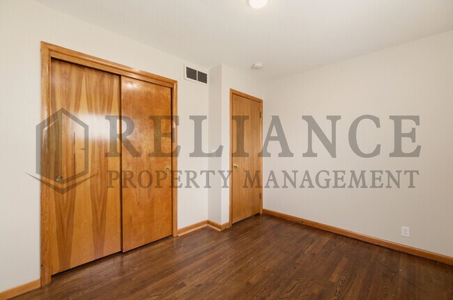 Building Photo - 1415 N Prairie Ln