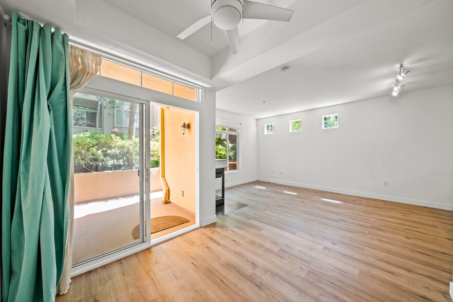 Building Photo - 2400 5Th Ave