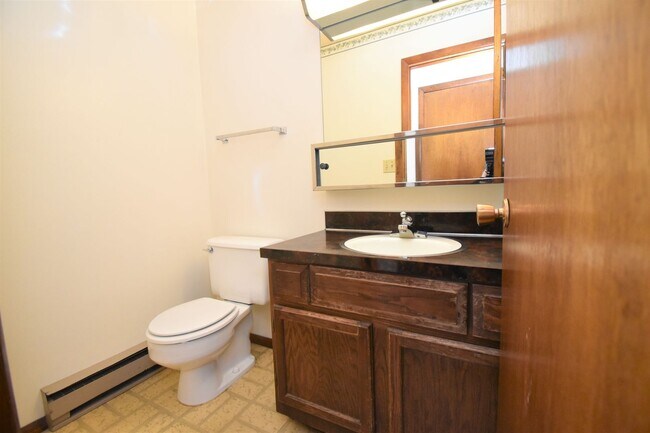 Building Photo - 2Bed 1.5Ba W/ Carport! Close to Trails, Ho...