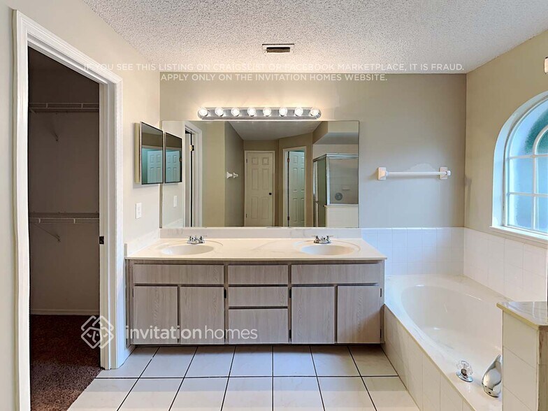 Building Photo - 12826 Lower River Blvd