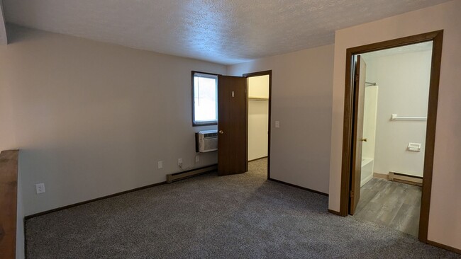 Building Photo - MN Cedar Village (851)