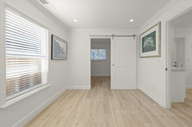 Building Photo - 272 Clay St