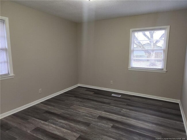 Building Photo - 318 Longhorn Dr