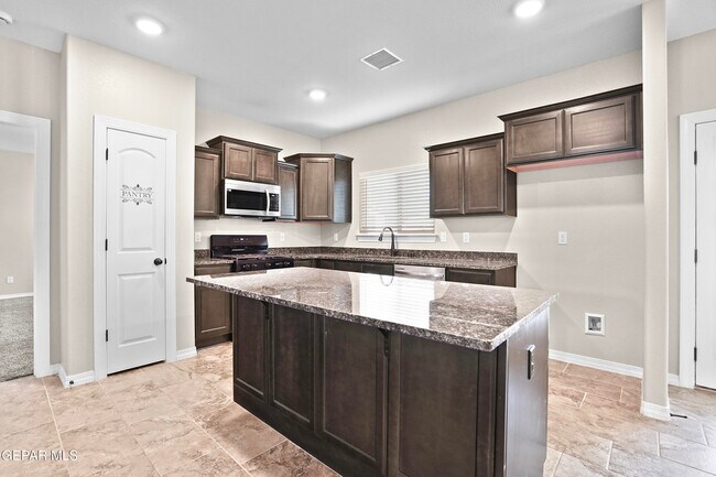 Building Photo - 6021 Hidden Clove Ct