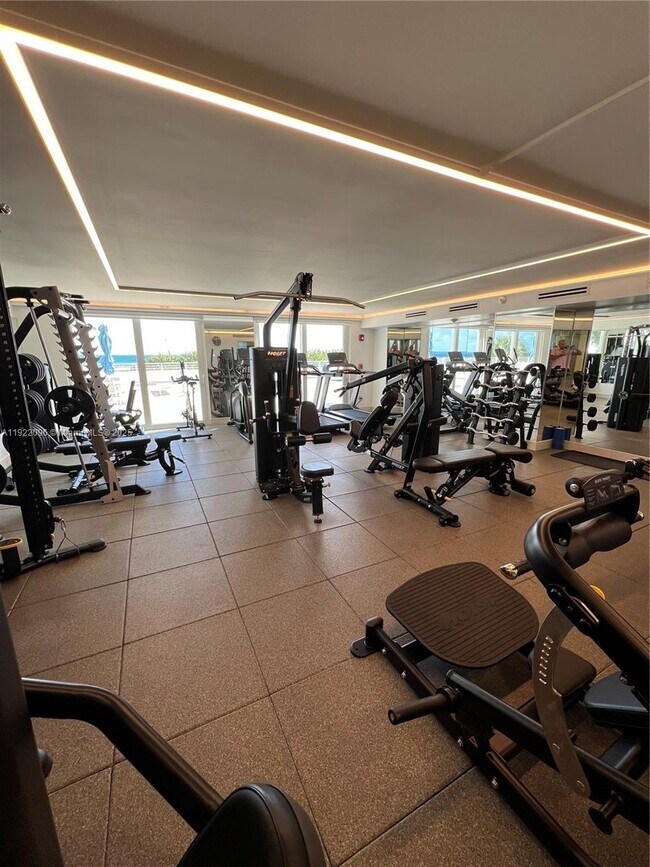 Building Photo - 345 Ocean Dr