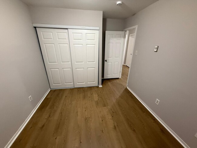 Building Photo - Spacious 3 Bedroom 1.5 Bath Townhome for RENT