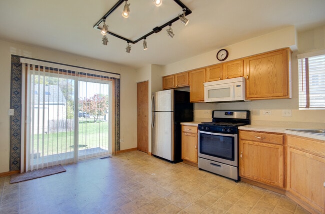Building Photo - 681 Springwood Dr