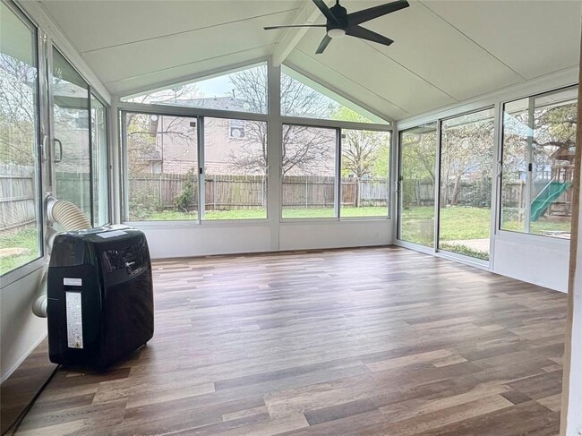 Building Photo - 17844 Park Valley Dr