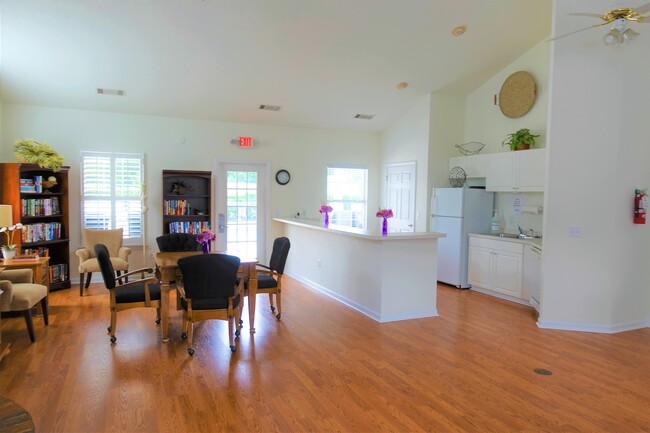 Building Photo - 303 Heritage Club Dr