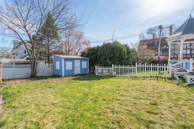 Building Photo - 99 Day St