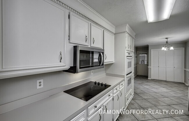 Building Photo - 502 Pelahatchie Shore Dr