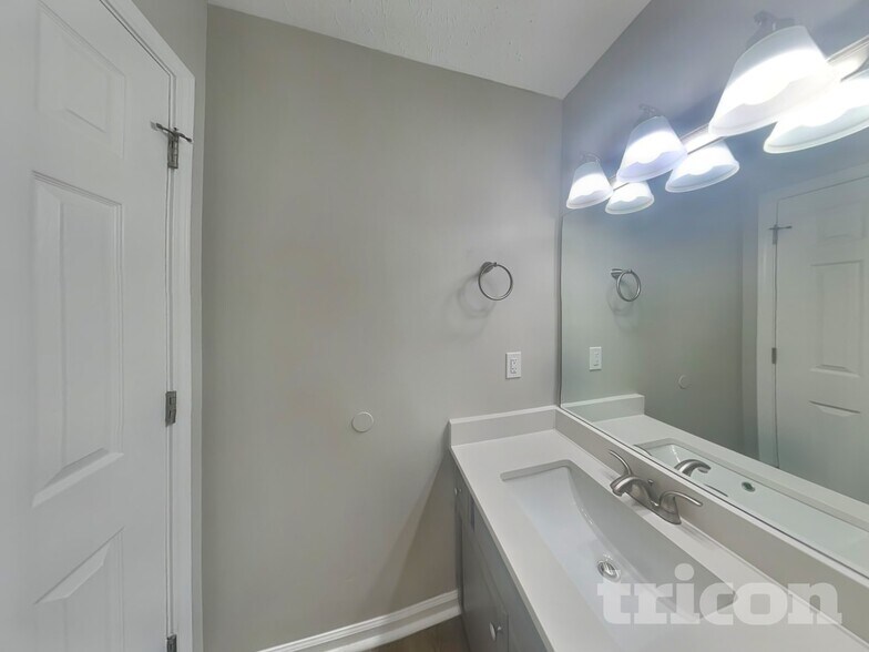 Building Photo - 122 Jesse Brown Dr