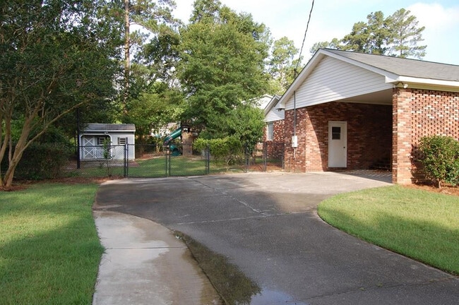 Building Photo - 222 Lakewood Cir