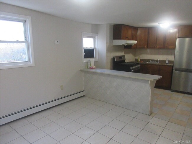 Building Photo - 32 2nd St