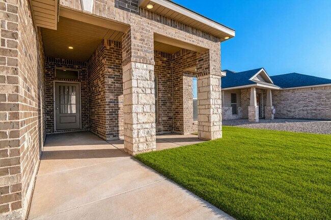 Building Photo - 2721 Longfellow Rd
