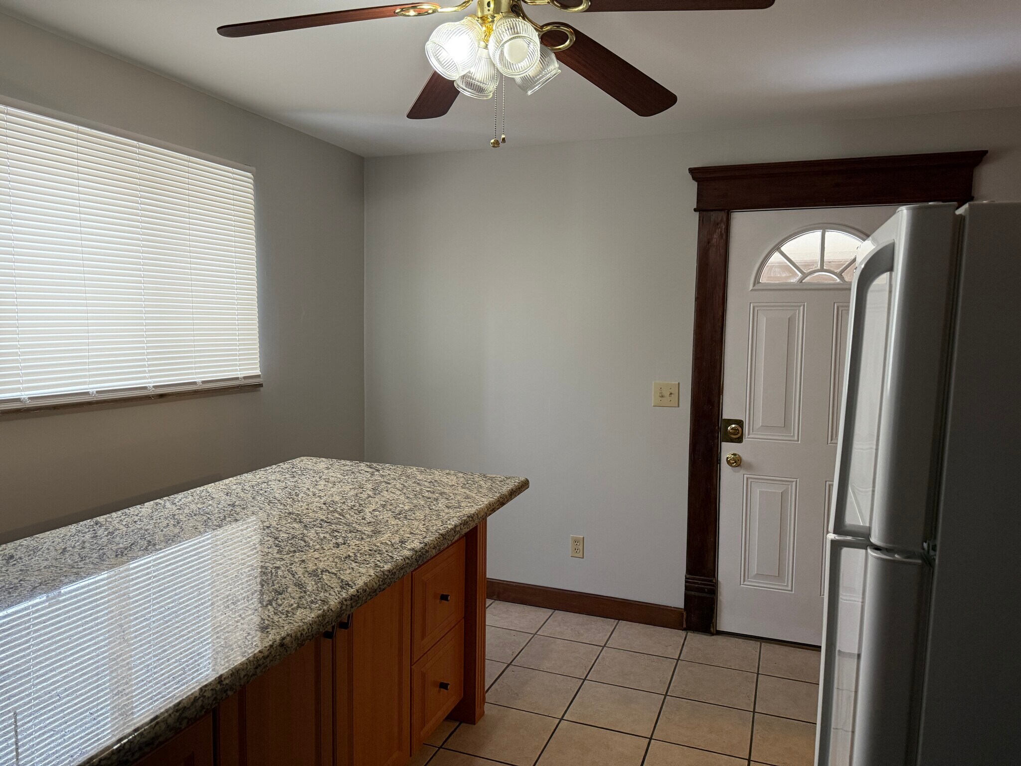 Building Photo - 1360 S High St