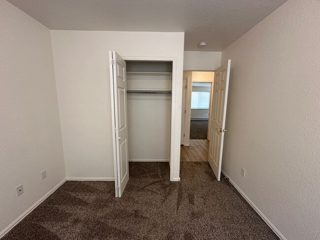Building Photo - Charming 3 bed 2 bath home!!
