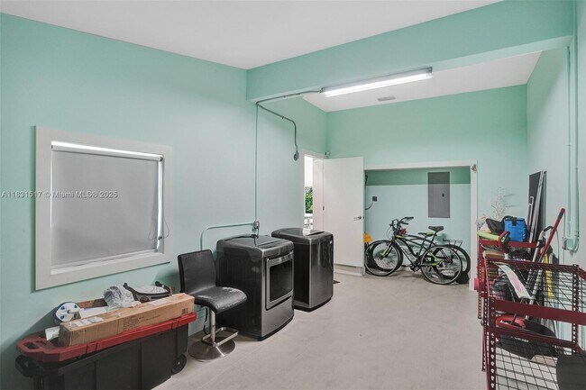 Building Photo - 8540 SW 20th St
