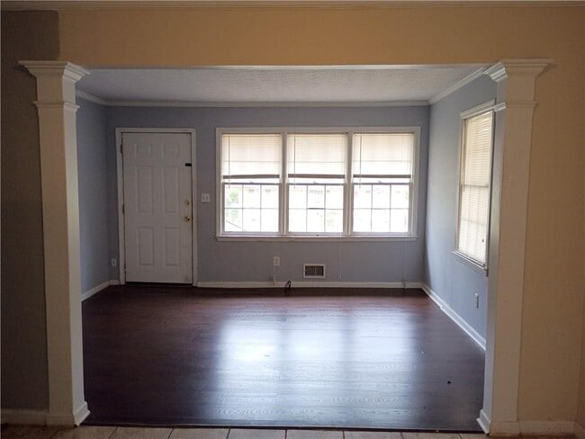 Building Photo - 8 Carver Rd