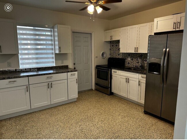 Building Photo - 7071 SW 4th St