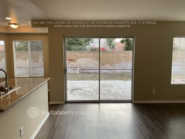 Building Photo - 2035 W Sunnyview Dr