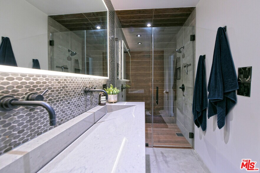 Building Photo - 2795 Woodshire Dr