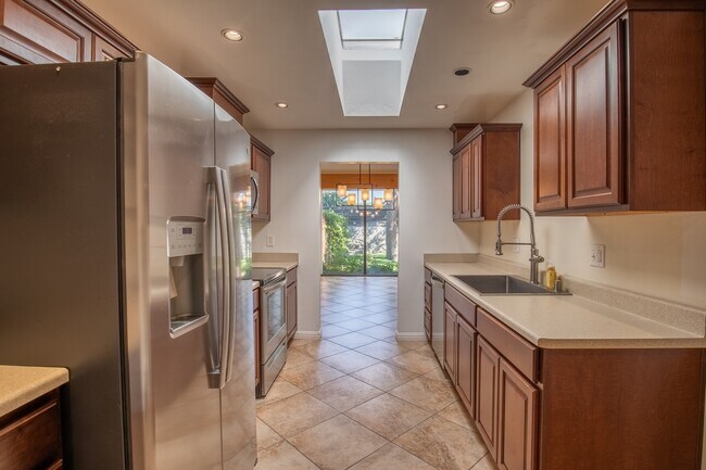 Building Photo - 2921 Valle Vista