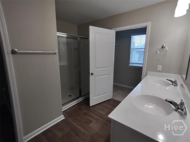 Building Photo - 378 Hogan Dr