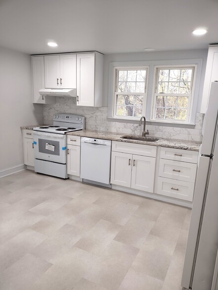 Building Photo - 28 Canal View Dr