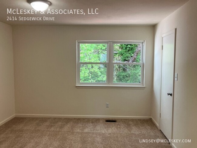 Building Photo - 2414 Sedgewick Dr