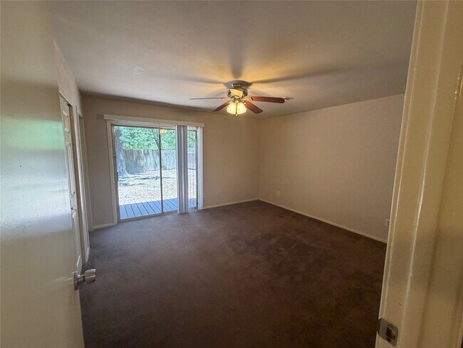 Building Photo - 9 Wolfhound Ln