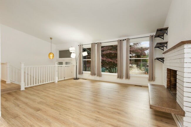 Building Photo - Newly Renovated Bothell Home Sitting on 1 Acre of Land!