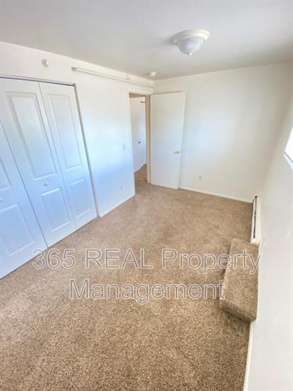 Building Photo - 216 14th St