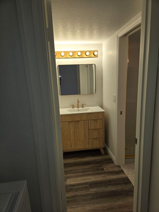 Building Photo - p203