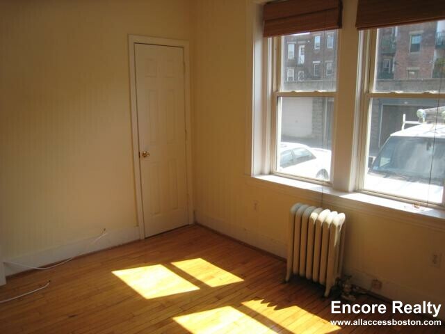 Building Photo - 62 Egmont St