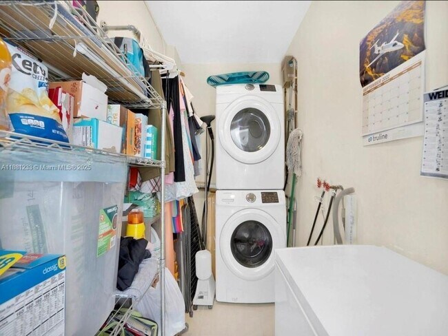 Building Photo - 6930 SW 12th St