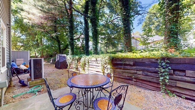 Building Photo - 2 Glenbrook Ln