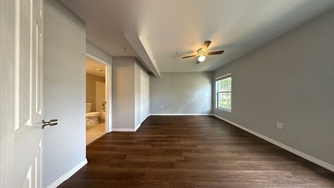 Building Photo - 425 F St