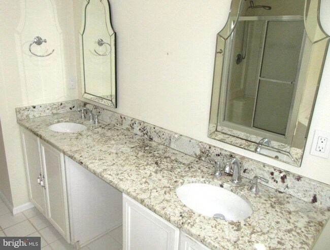 Building Photo - 525 Southampton Ln