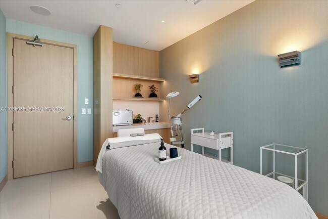 Building Photo - 501 West Ave