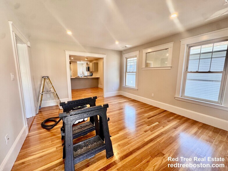 Building Photo - 43 Gardena St