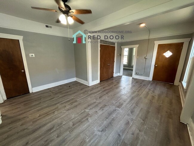 Building Photo - Spacious 2 Bed, 1 Bath Apartment – $1,100/...