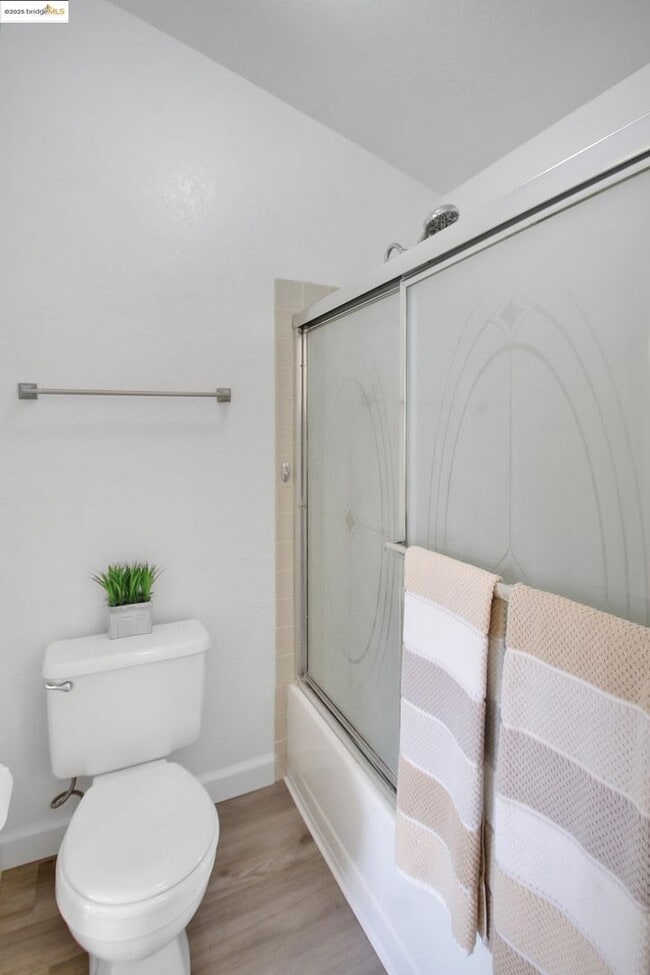 Building Photo - GREAT BRENTWOOD LOCATION IN THIS WONDERFUL CENTRALLY LOCATED COMMUNITY; GREAT CONDITION AND MOVE ...