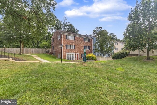 Primary Photo - 1565A N Van Dorn St