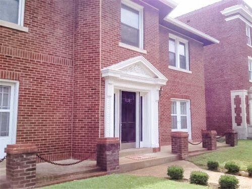 Building Photo - 618 S Hanley Rd